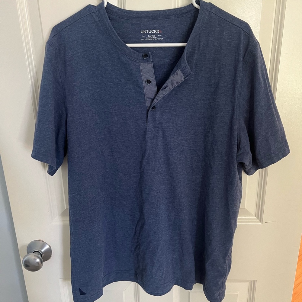 UNTUCKit Men's Blue Short Sleeve Henley